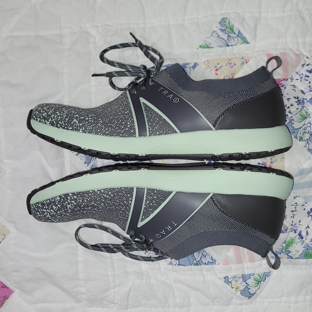 TRAQ by Alegria Lace-Up Sneakers Size  9 Women's - Picture 3 of 7